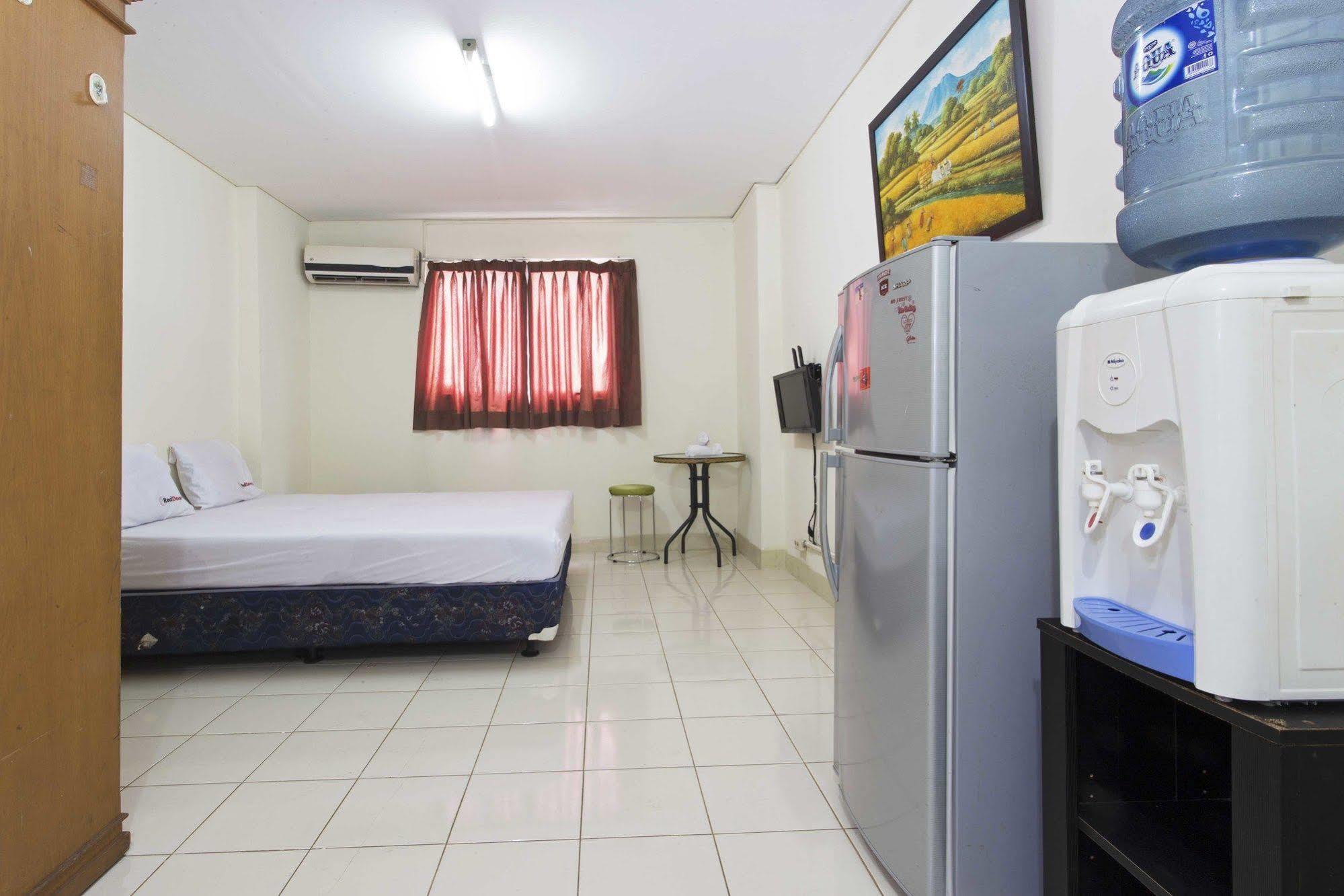 Reddoorz Apartment @ Pulo Gadung Jacarta Exterior foto