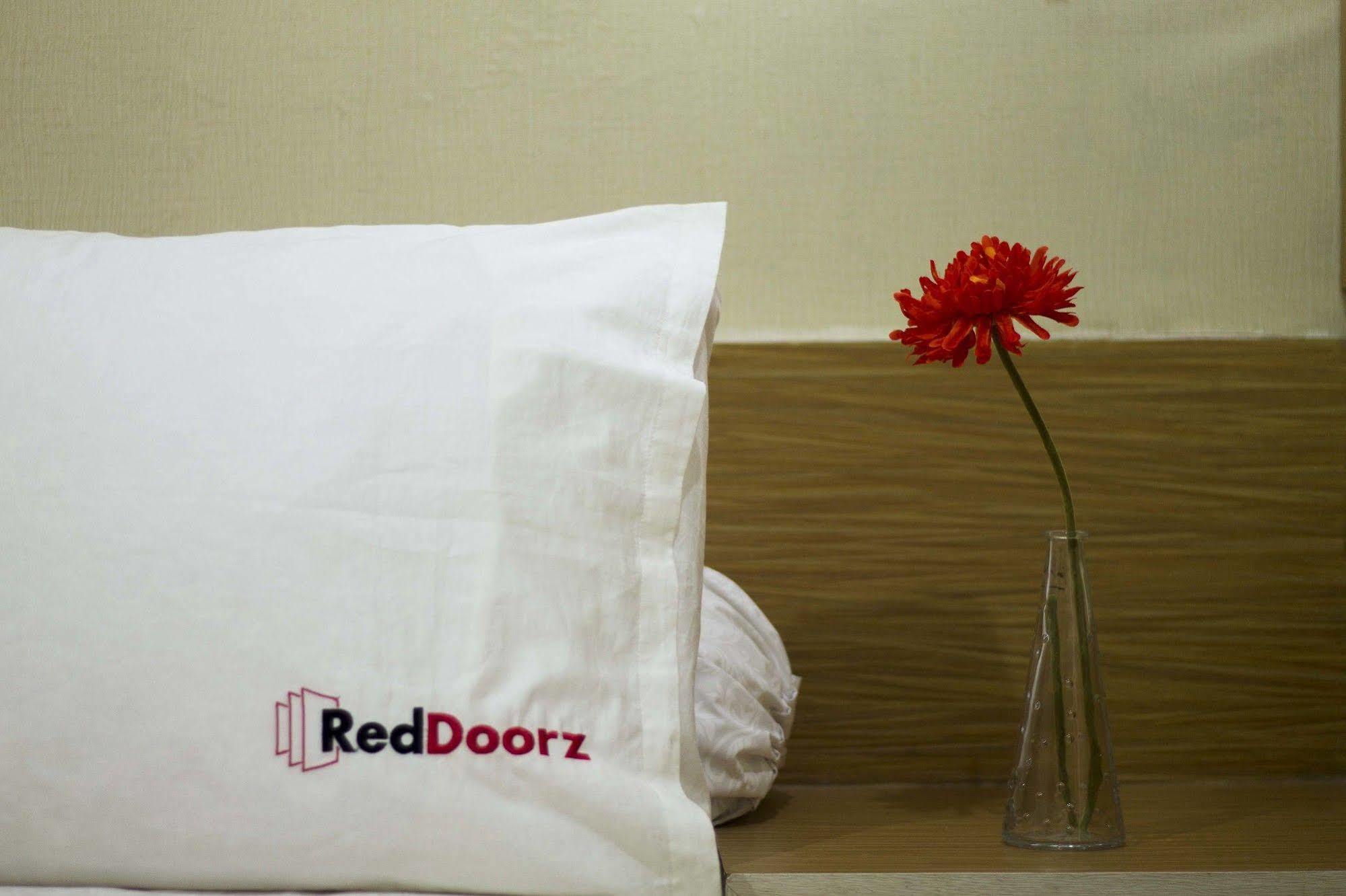 Reddoorz Apartment @ Pulo Gadung Jacarta Exterior foto